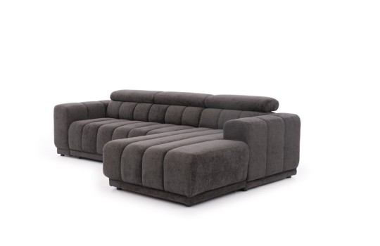 kanapa w ciemnym kolorze 