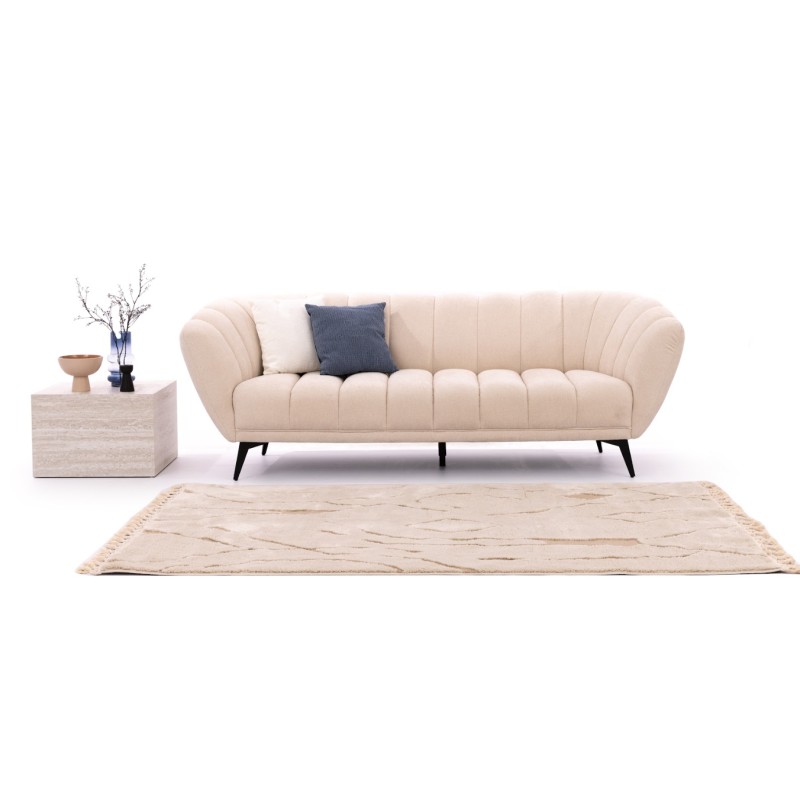 stylowa sofa z przeszyciami