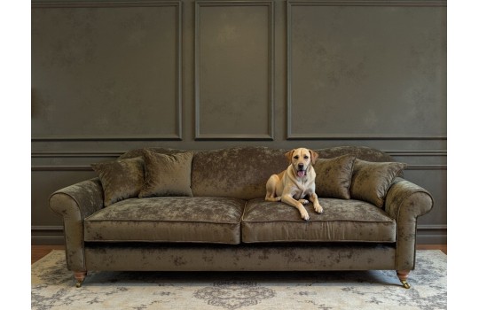 sofa w szenilowym materiale 