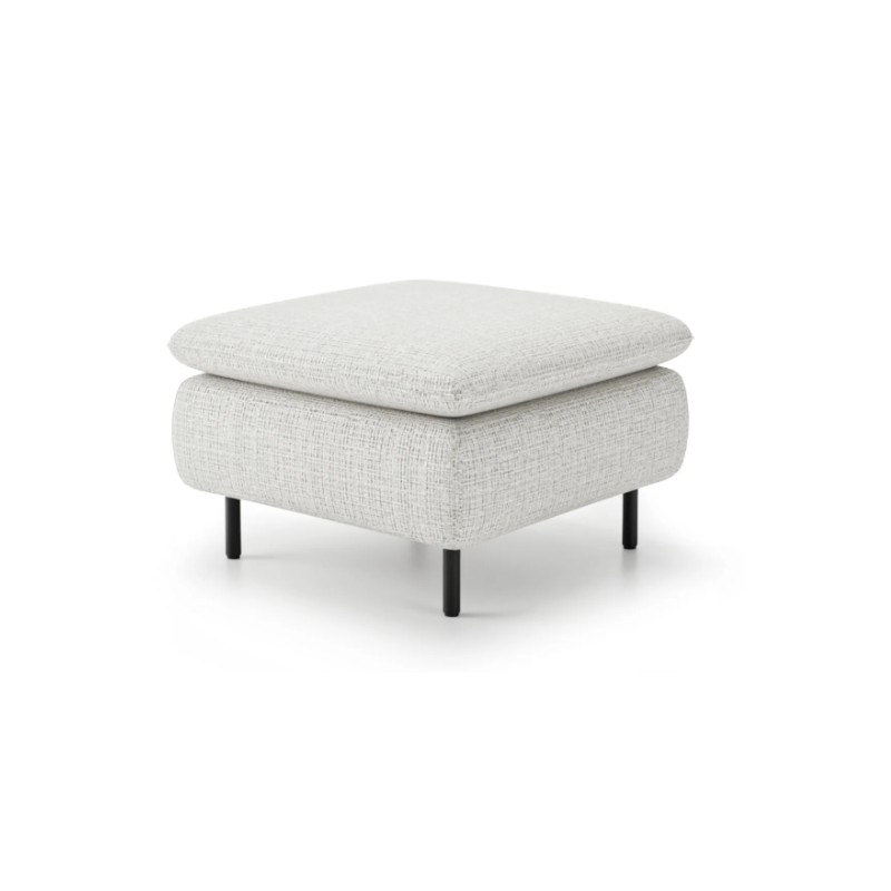 pufa w jasnym materiale 