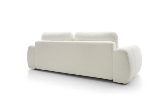 sofa w kremowym materiale 