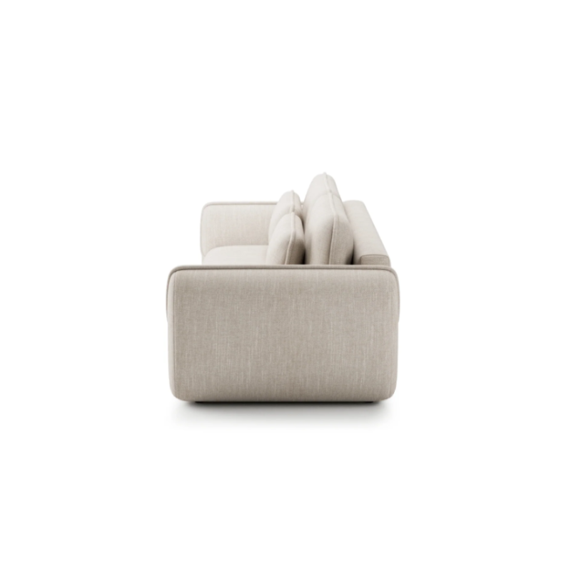 sofa w jasnym materiale