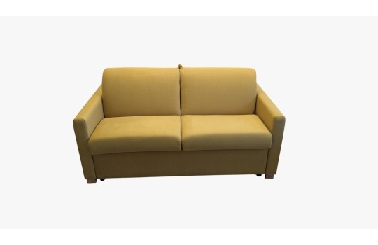 sofa w plamoodpornym materiale 