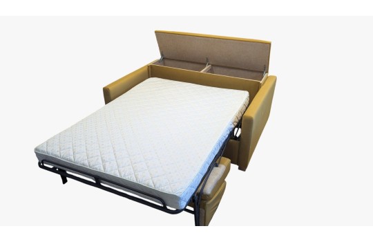 sofa z grubym materacem 