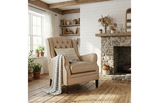 wysoki beżowy fotel 