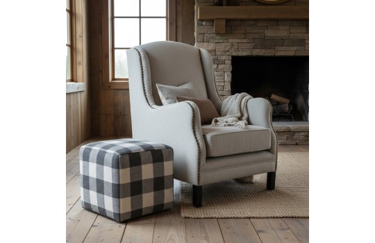 fotel w szarej tkaninie 