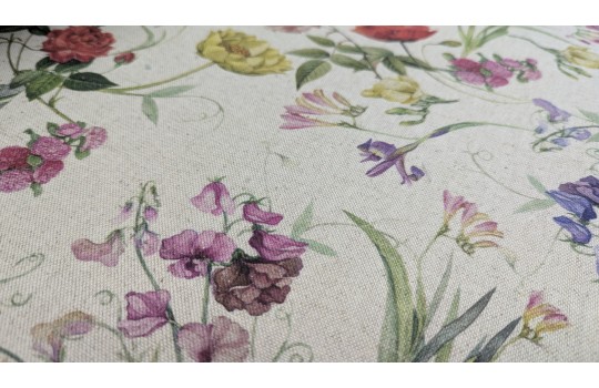 tkanina w delikatne kwiaty 