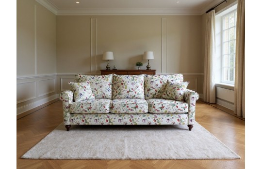 zgrabna sofa w kwiaty 