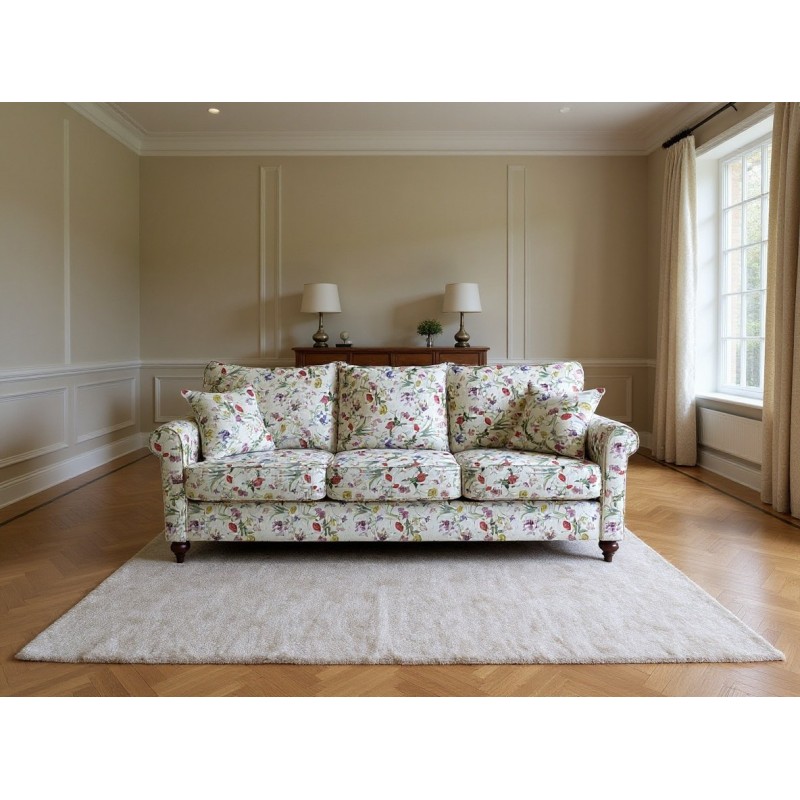 zgrabna sofa w kwiaty 