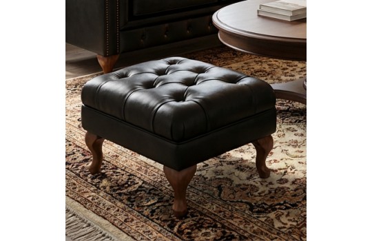 czarna pufa z pikowaniami 