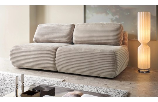 beżowa sofa