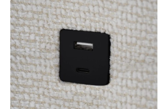 Port USB w narożniku Andi L