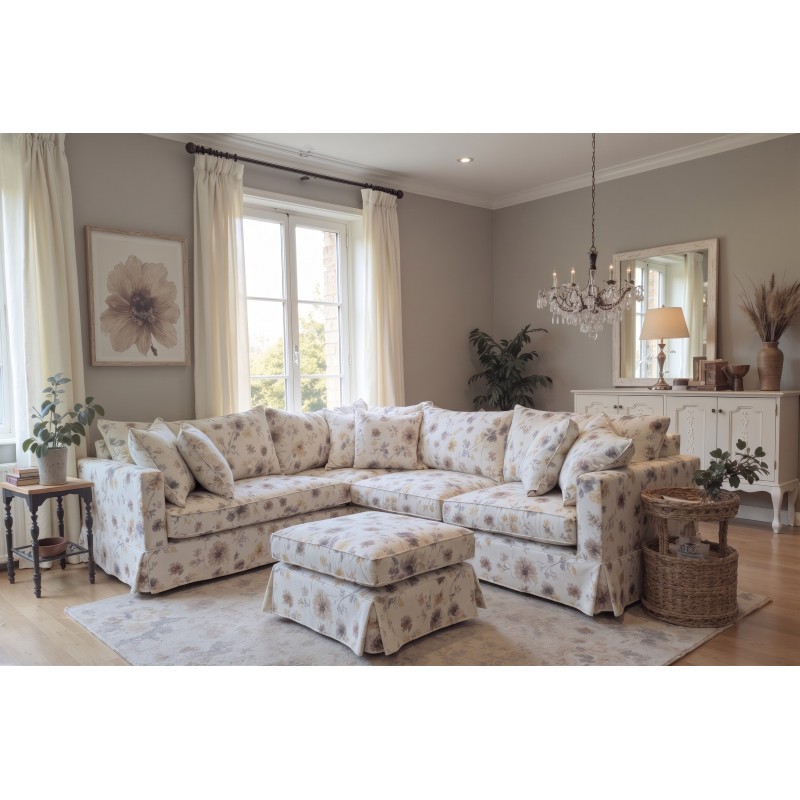 Wzorzysty narożnik Vesper w kwiecistej tapicerce z pufem w eleganckim salonie Wzorzysty narożnik Vesper w kwiecistej tapicerce z pufem w eleganckim salonie