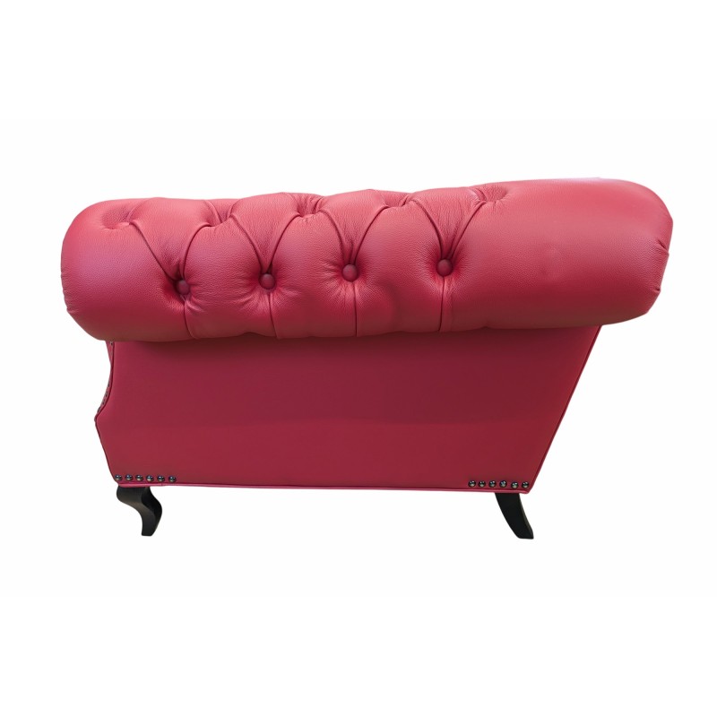 Różowa sofa pikowana Solano z profilu ukazująca zaokrąglone oparcie