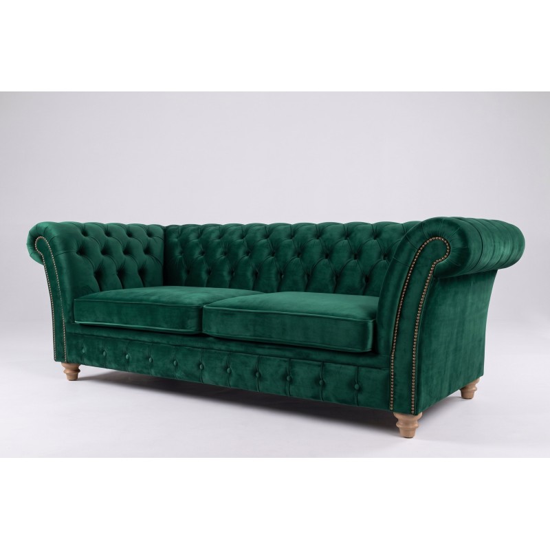 Butelkowozielona sofa chesterfield Neapol na jasnym tle Butelkowozielona sofa chesterfield Neapol na jasnym tle