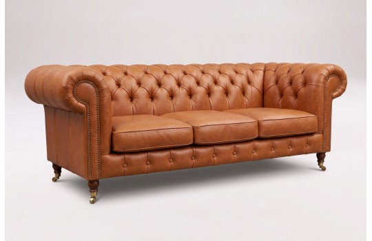 Kanapa chesterfield Elpida 220 cm w koniakowej skórze, ujęcie pod kątem Kanapa chesterfield Elpida 220 cm w koniakowej skórze, ujęcie pod kątem