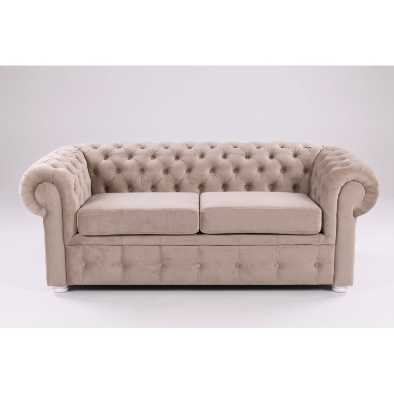 Beżowa kanapa vintage w stylu chesterfield – jasne obicie i wysokie pikowane oparcie Beżowa kanapa vintage w stylu chesterfield – jasne obicie i wysokie pikowane oparcie