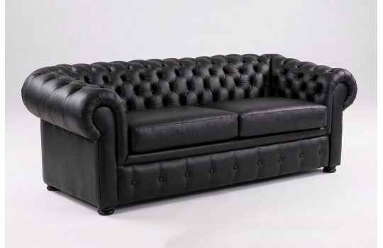 Czarna sofa chesterfield ze skóry – pikowane oparcie i dwa szerokie siedziska Czarna sofa chesterfield ze skóry – pikowane oparcie i dwa szerokie siedziska
