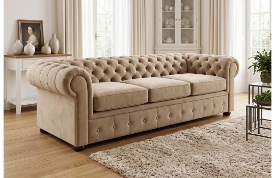Beżowa sofa chesterfield w tkaninie – pikowane oparcie i trzy siedziska w jasnym salonie Beżowa sofa chesterfield w tkaninie – pikowane oparcie i trzy siedziska w jasnym salonie