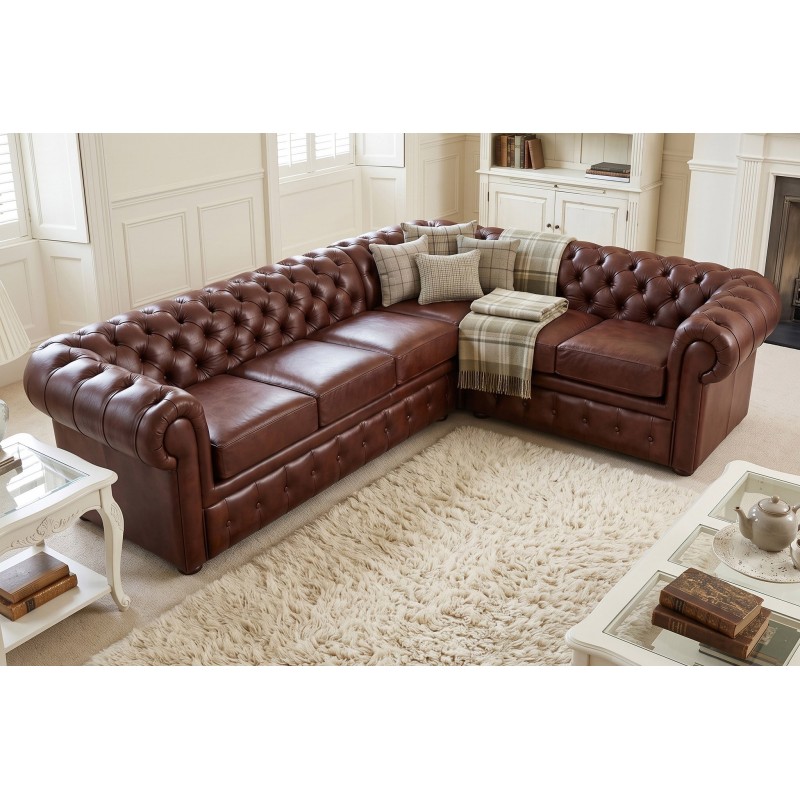 Brązowy skórzany narożnik Chesterfield Retro w kształcie L w salonie