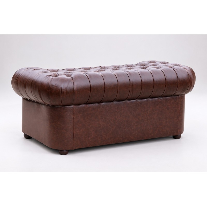 Tył skórzanej sofy chesterfield Mati 230 cm w brązowej skórze Tył skórzanej sofy chesterfield Mati 230 cm w brązowej skórze
