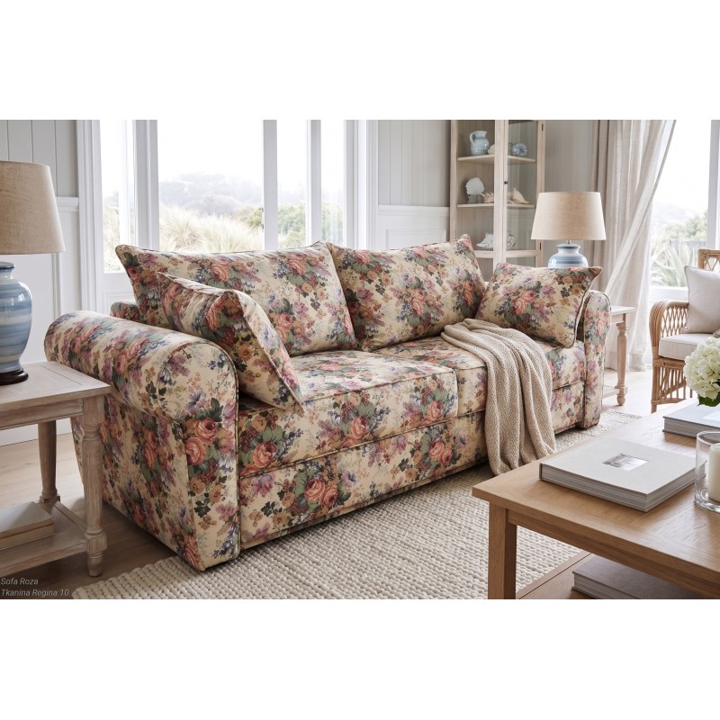 Kwiatowa sofa Roza 236 cm – kremowe obicie w róże przy oknie z widokiem Kwiatowa sofa Roza 236 cm – kremowe obicie w róże przy oknie z widokiem