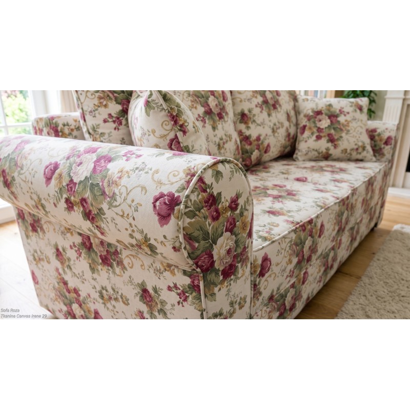Sofa Roza w kwiaty – kremowe obicie w róże, ujęcie z góry przy oknie Sofa Roza w kwiaty – kremowe obicie w róże, ujęcie z góry przy oknie