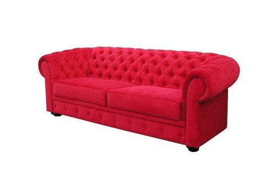 Czerwona kanapa chesterfield