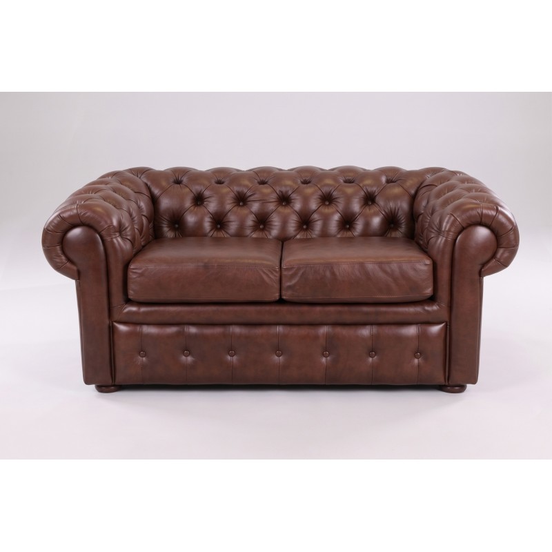 Sofa ze skóry Chesterfield Retro 2 osobowa – ciepły brąz, zaokrąglone podłokietniki Sofa ze skóry Chesterfield Retro 2 osobowa – ciepły brąz, zaokrąglone podłokietniki