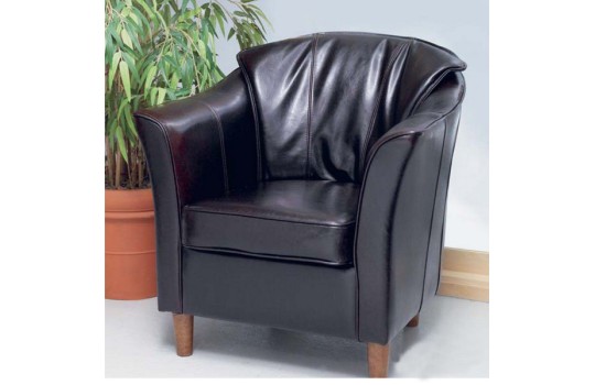 Fotel z czarnej ekoskóry Capri  