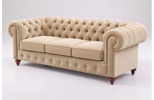 Sofa Chesterfield Globo 220 cm w beżowym obiciu z pikowanym oparciem i trzema siedziskami