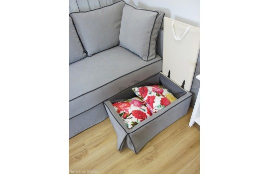 Mały schowek w narożniku