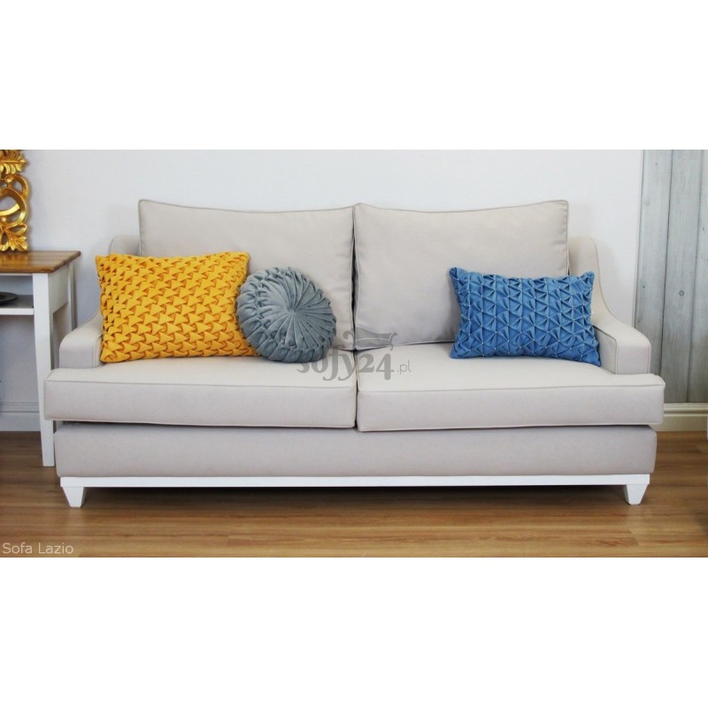 Sofa z kolorowymi poduszkami Lazio 