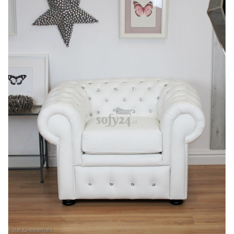 Biały fotel Chesterfield z kryształkami 