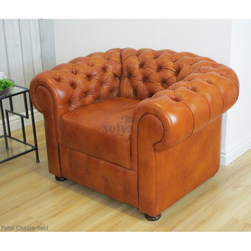 Brązowy fotel chesterfield 