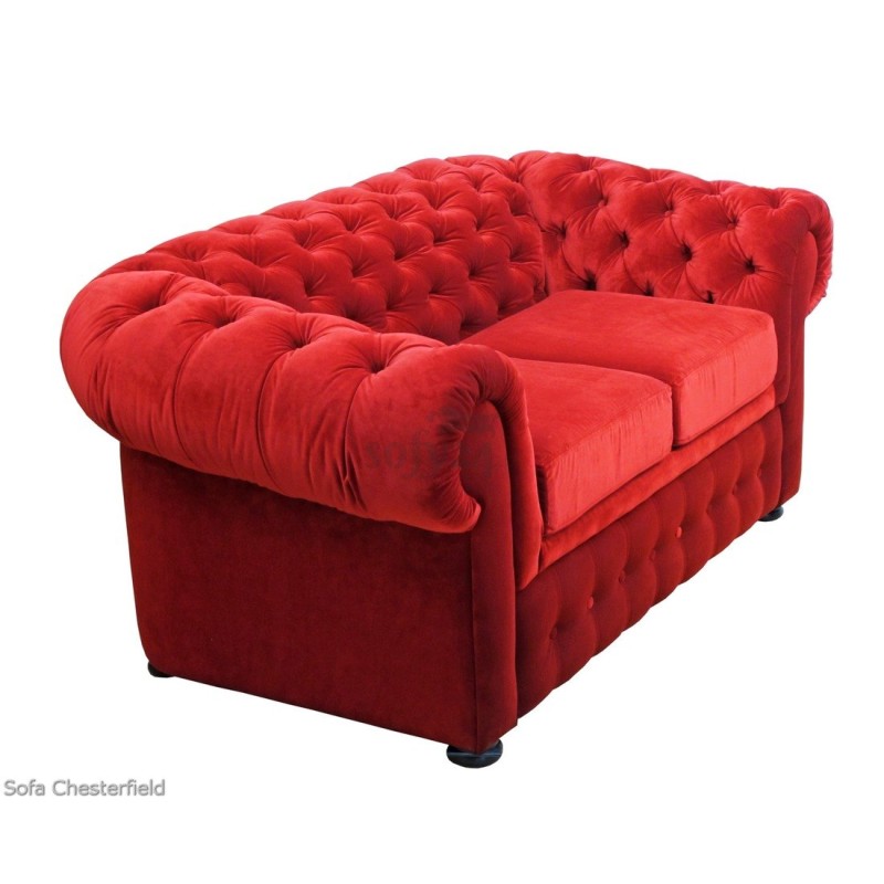 Czerwona sofa chesterfield w pluszowej tkaninie 