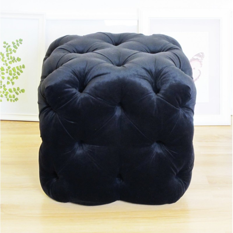 Czarna pikowana pufa Cubo