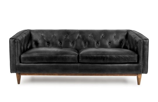 Kanapa chesterfield z drewnianą podstawą Hilton