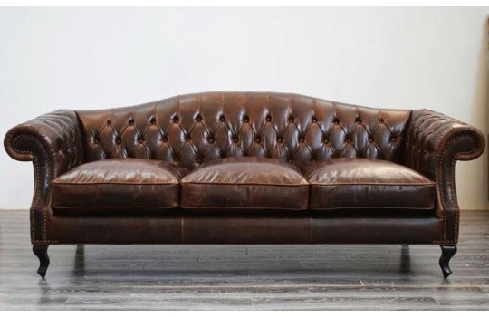 Sofa chesterfield w skórze naturalnej Solano