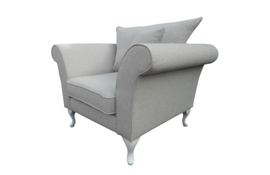 Fotel na nogach ludwikowskich Aprikola 