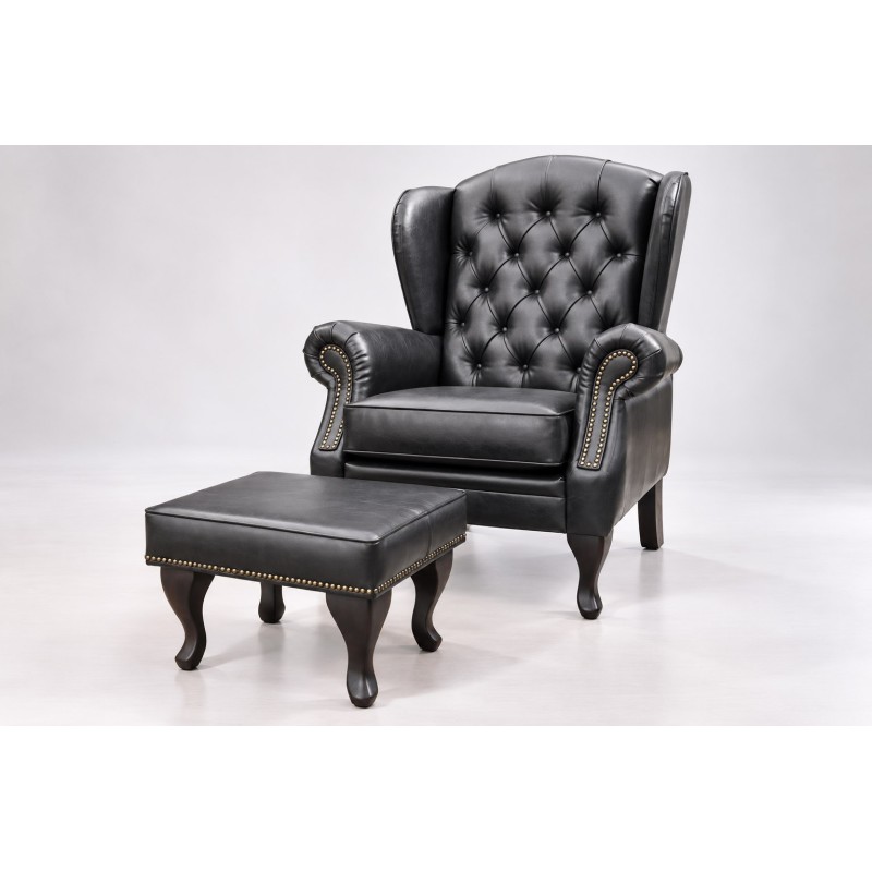 Fotel chesterfield Bertiso z pufą w czarnym skórzanym wykończeniu Fotel chesterfield Bertiso z pufą w czarnym skórzanym wykończeniu