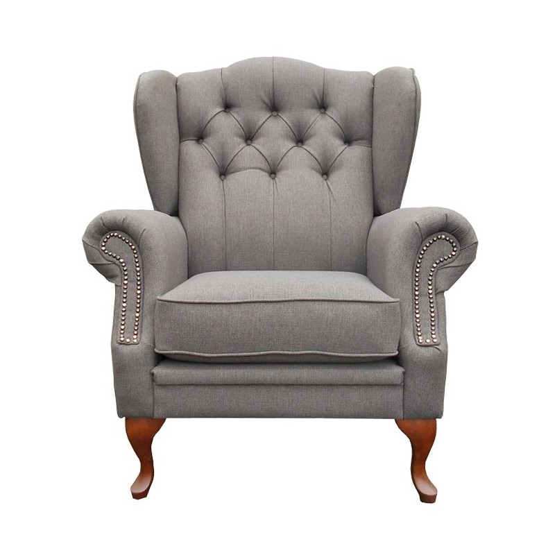 Pikowany fotel z nóżkami ludwikowskimi Bertiso 