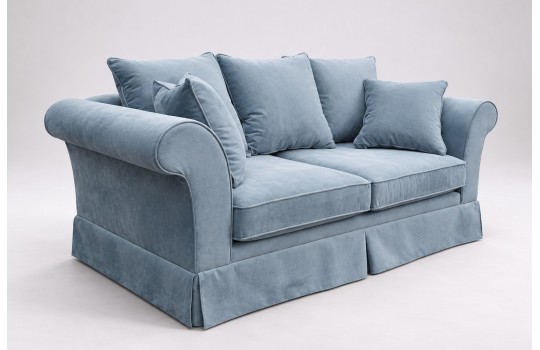 Jasnoniebieska sofa Bufalo 200 cm z falbaną z tej samej kolekcji co narożnik Jasnoniebieska sofa Bufalo 200 cm z falbaną z tej samej kolekcji co narożnik