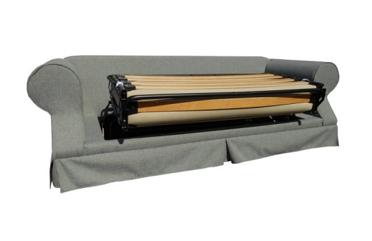 Kanapa Korsar w trakcie rozkładania f. spania