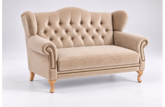 Beżowa sofa uszak Aloha 150 cm w tkaninie, na jasnych giętych nóżkach Beżowa sofa uszak Aloha 150 cm w tkaninie, na jasnych giętych nóżkach
