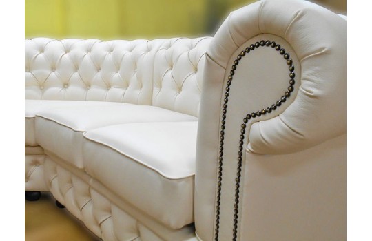 Boki z ozdobnymi gwoździami 