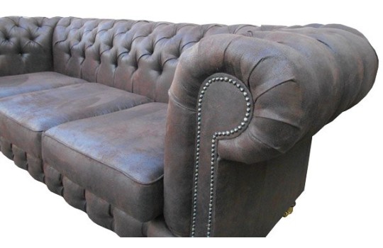 Skórzana sofa z głębokimi pikowaniami 