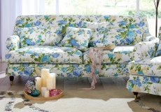 Sofy w kwiaty: elegancja i styl dla każdego wnętrza